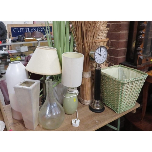 117 - A small selection of ex-show home items to include a vase and lamp