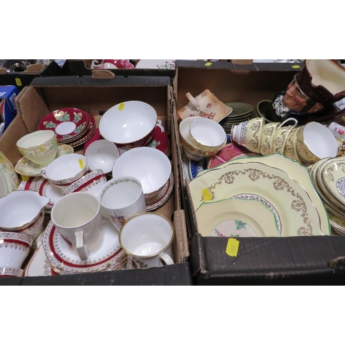 136 - Two trays of assorted ceramics -mostly tea ware