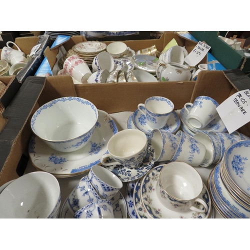 139 - Two trays of assorted tea ware to include Copenhagen examples