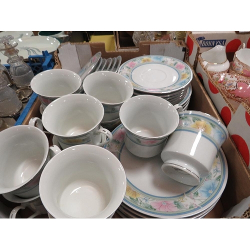 93 - Two small trays of tea ware to include Salisbury china