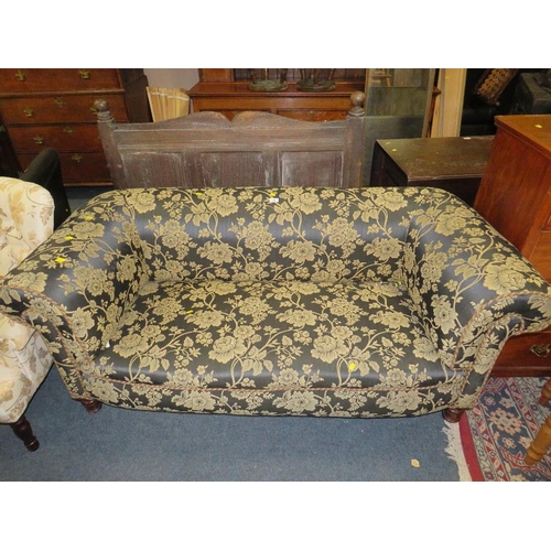 780 - A country house sofa