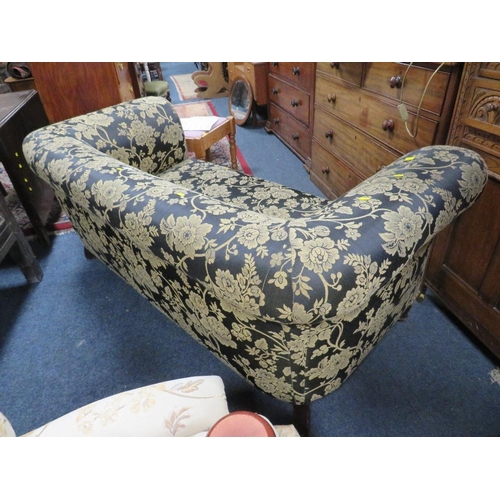 780 - A country house sofa