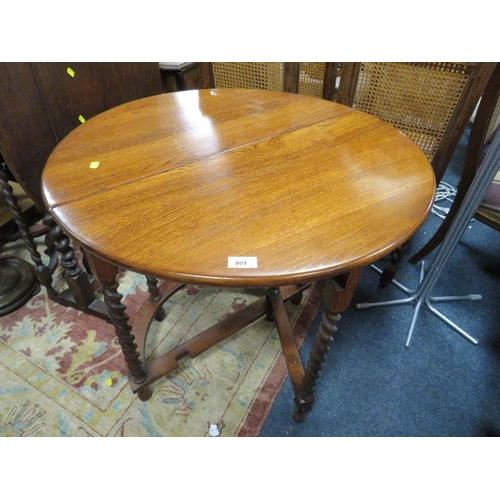 801 - An oak dropleaf barleytwist gateleg table - W 78 cm