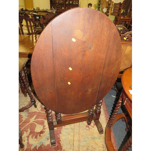 802 - A vintage oak barleytwist tilt top table / screen together with and two small oak tables (3)