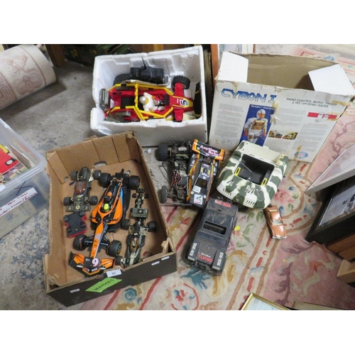 85 - A tray of remote control cars, Formula 1 cars and a boxed Cybon 1 Bionic Cybernetic driver set