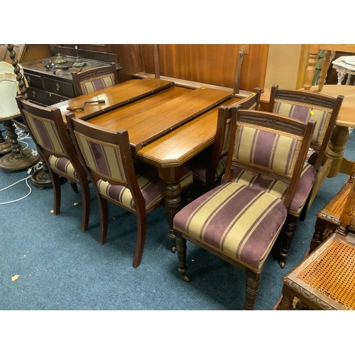 813 - An Edwardian mahogany wind-out dining table with two additional leaves and a set of six chairs - Han... 