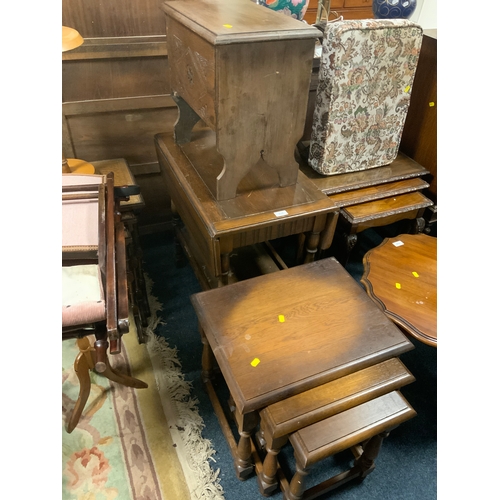 820 - An oak nest of tables together an oak trolley, and an oak sewing box (3) A/F