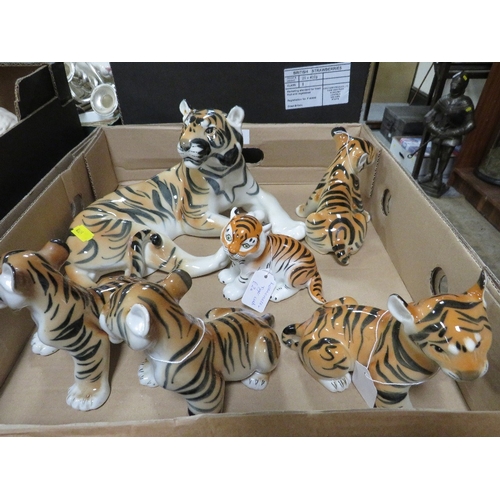 88 - A tray of ceramic tiger figures to include Lomonosov examples