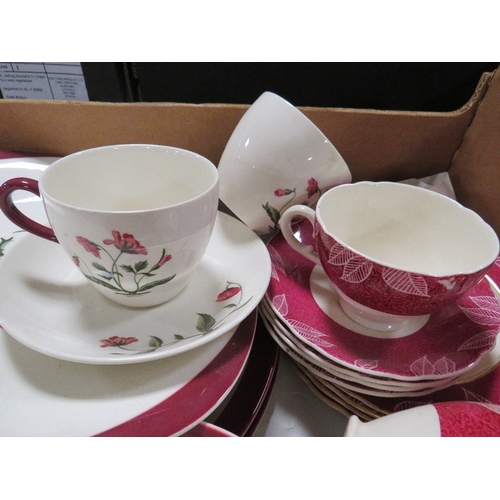 124 - A tray of assorted tea/dinner ware to include Wedgwood Mayfield