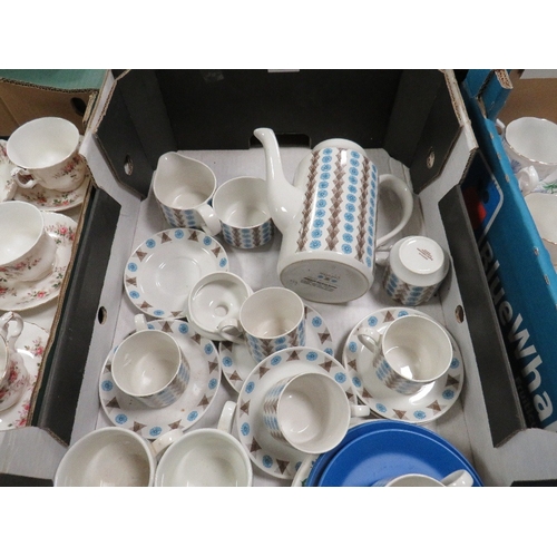 51 - Two trays of retro tea ware to include Midwinter Nordic