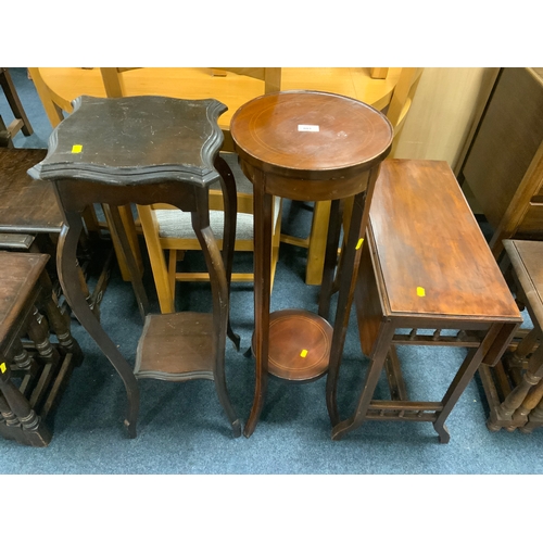 801 - An Edwardian jardiniaire stand together with another stand  and an Edwardian table. (3)