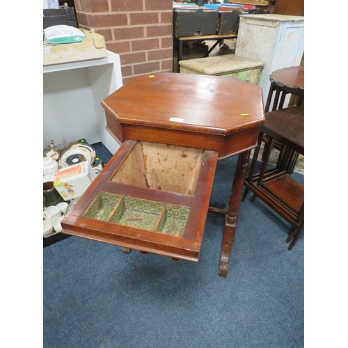 746 - An antique oak sewing table