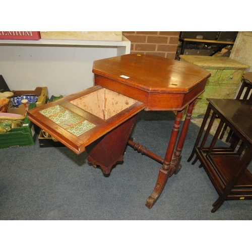 746 - An antique oak sewing table