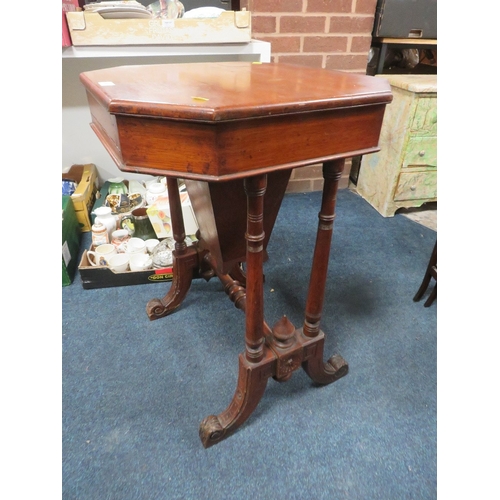 746 - An antique oak sewing table