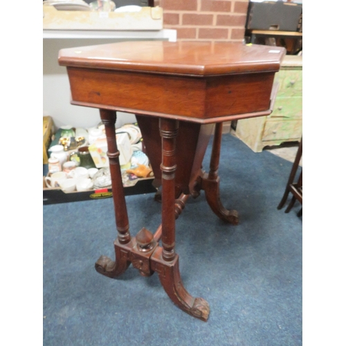 746 - An antique oak sewing table