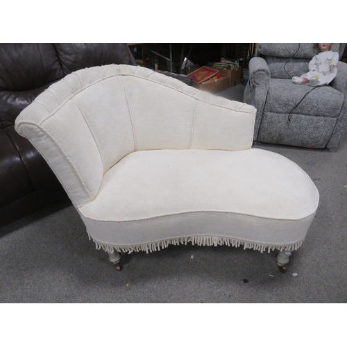 752 - A shaped upholstered small chaise longue