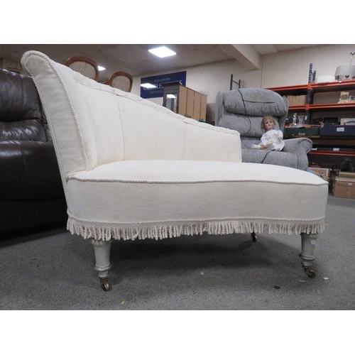 752 - A shaped upholstered small chaise longue