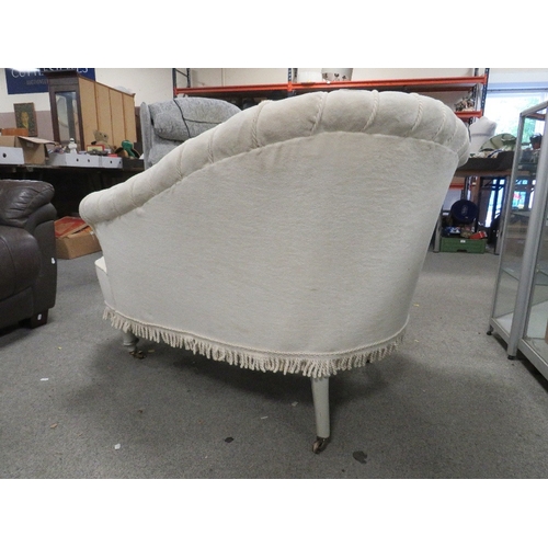 752 - A shaped upholstered small chaise longue