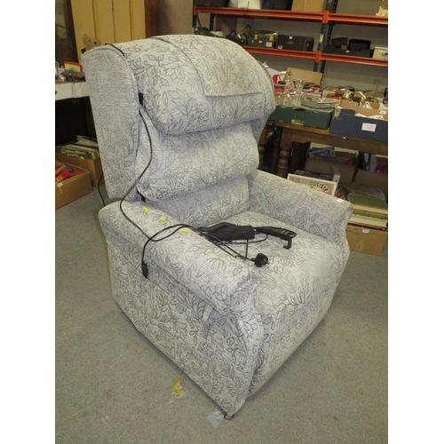 753 - An electric rise recline armchair - House Clearance