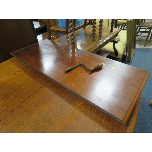 761 - A small Victorian mahogany wind-out dining table raised on fluted supports with a spare leaf - Handl... 