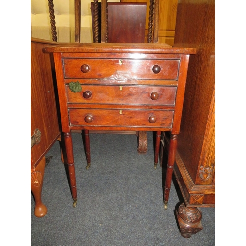 779 - A small William IV mahogany worktable raised on slender supports W 50.5 cm