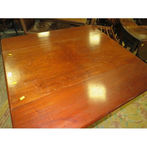 785 - An antique mahogany pembroke table