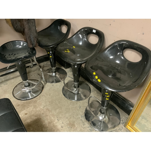 752 - Four assorted adjustable stools