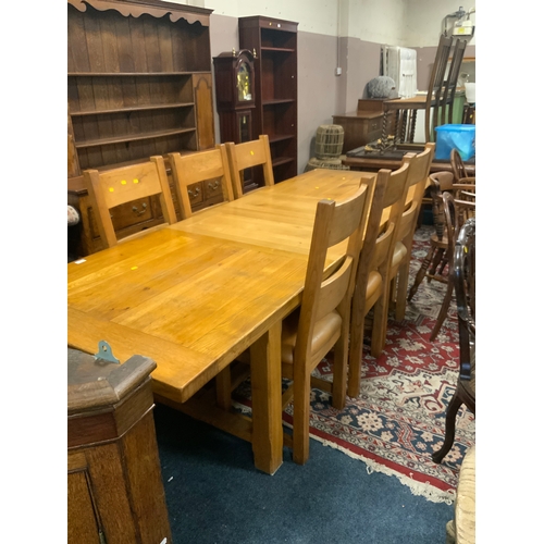 758 - A modern heavy oak extending dining table and six chairs