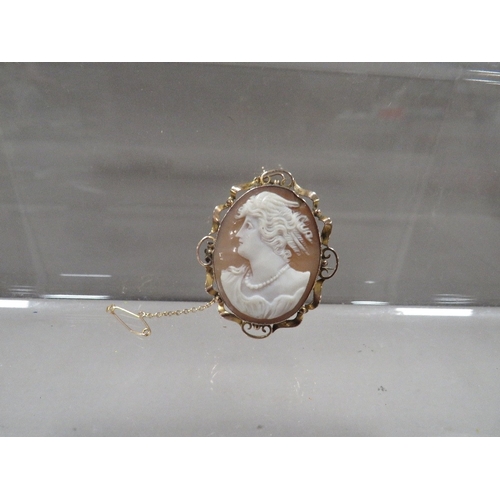 332 - A Victorian shell cameo brooch marked 9ct