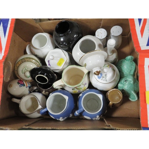 116 - Three trays of mixed collectables to include Crown Devon, Poole, Aynsley, Doulton, Noritake etc