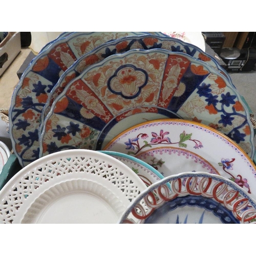 124 - Three trays of assorted ceramics etc to include Imari style plates etc