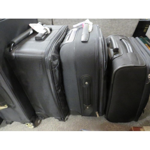 131 - A small quantity of modern luggage cases