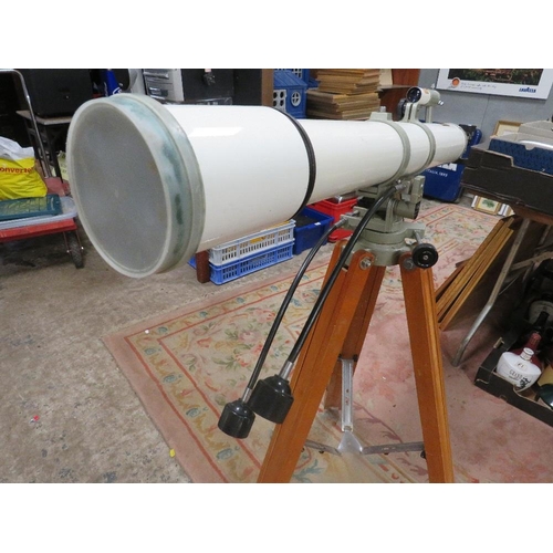 76 - A vintage astronomical telescope on tripod stand