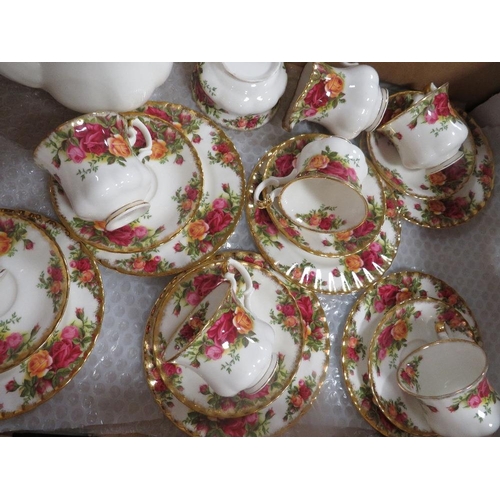 98 - A Royal Albert Old Country Roses tea set, tea pot, milk and sugar, 6 side plates, 6 cups/saucers