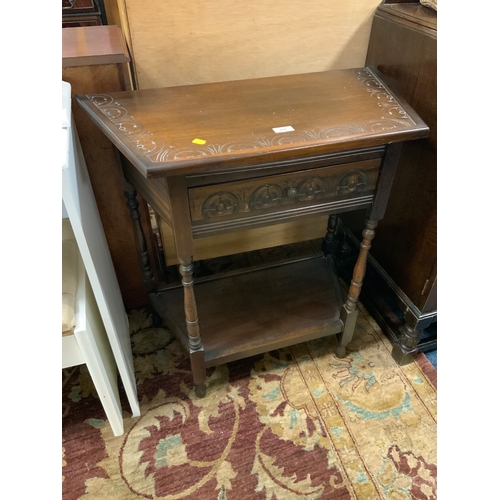 792 - A small oak single drawer side table W 75 cm