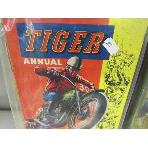 248 - A collection of vintage annuals to include a 1958 Tiger annual (4)