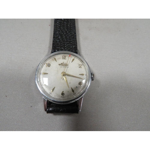 310 - A gent vintage Avia wristwatch