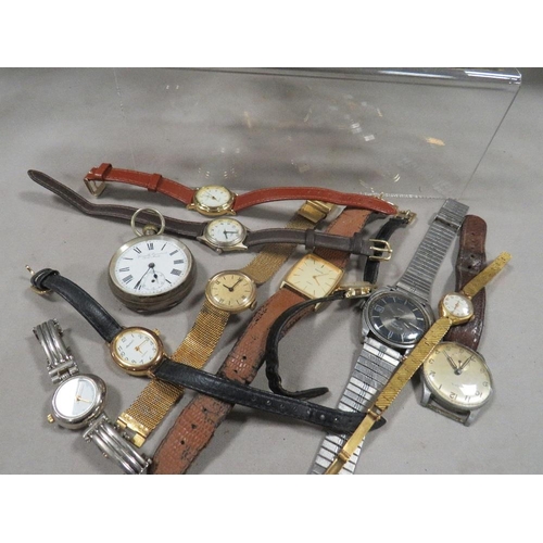 317 - A tray of assorted vintage wrist and pocket watches