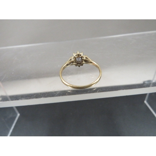 367 - A hallmarked 9ct gold gem set ring, size M