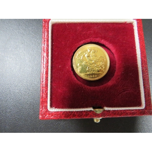 370 - A Queen Elizabeth II full sovereign dated 1967