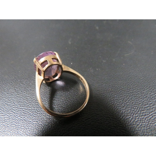 396 - A hallmarked 9 carat gold amethyst ring approx. weight 3.1g