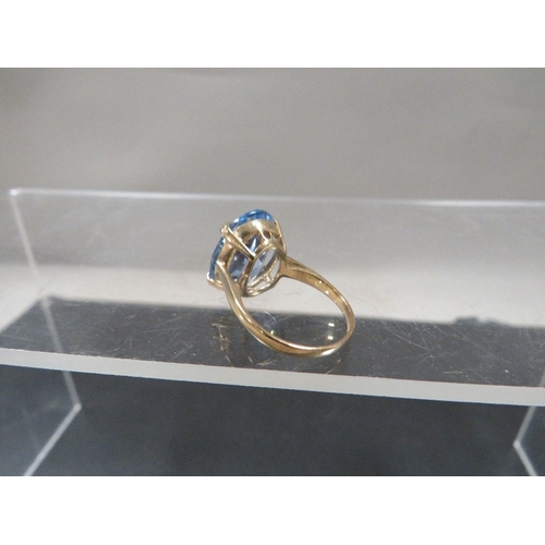 399 - A hallmarked 9 carat gold blue topaz style type ring approx. weight 4g