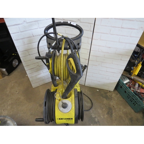 594 - A Karcher B602 pressure washer