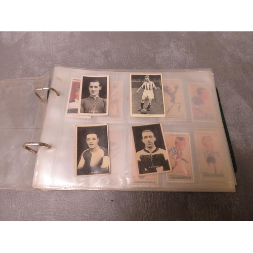 11 - A TRAY CONTAINING A LARGE COLLECTION OF CIGARTTE AND TEA CARDS, both loose and in albums, collection... 