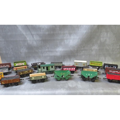 111 - A COLLECTION OF TWENTY PIECES OF O GAUGE ROLLING STOCK, to include twelve vintage metal pieces and e... 