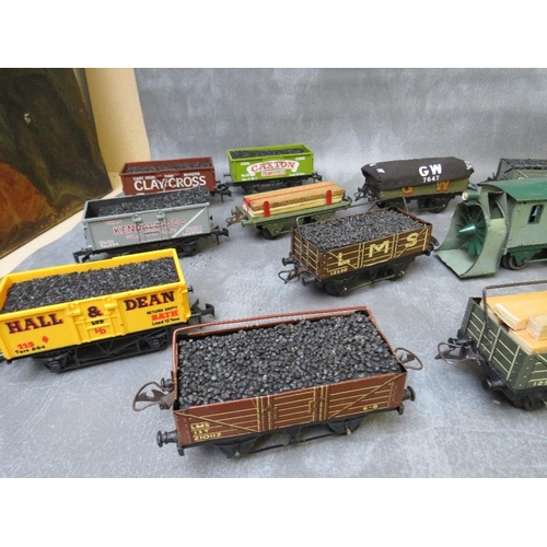 111 - A COLLECTION OF TWENTY PIECES OF O GAUGE ROLLING STOCK, to include twelve vintage metal pieces and e... 