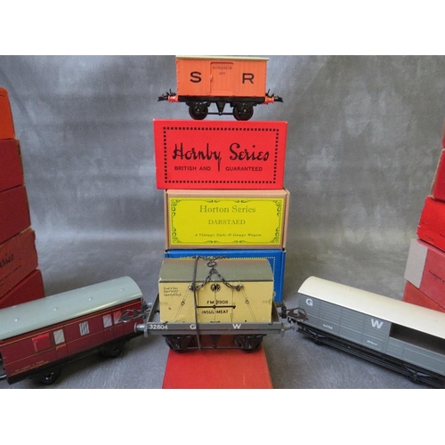 113 - SIXTEEN BOXED MAINLY HORNBY O GAUGES PIECES OF ROLLING STOCK, to include guards van, passenger coach... 