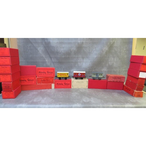 126 - TWENTY TWO BOXED O GAUGE MAINLY HORNBY PIECES OF ROLLING STOCK, to include brake van Pullman coach, ... 