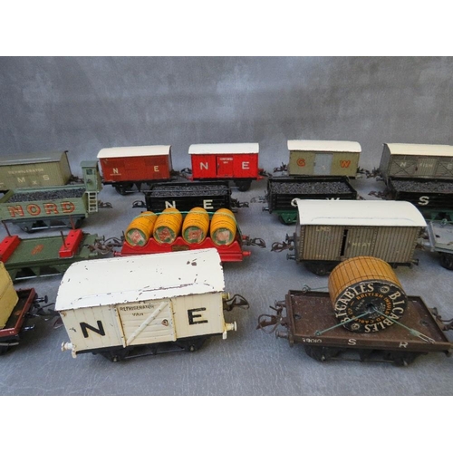 127 - TWENTY FOUR UNBOXED O GAUGE PIECES OF ROLLING STOCK, mainly Hornby, to include covered / uncovered w... 