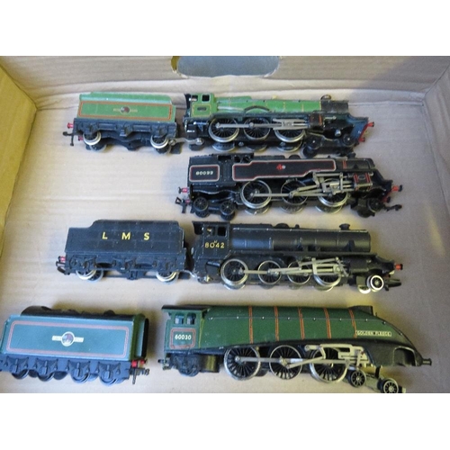 136 - A TRAY CONTAINING NINE UNBOXED OO GAUGE STEAM LOCOMOTIVES, by Hornby, Wren etc, three with tenders